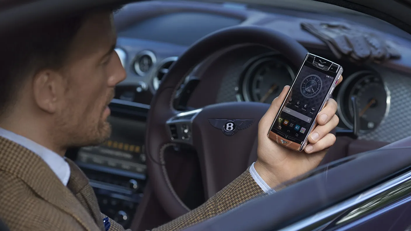 Vertu for Bentley. Vezi cum arată TELEFONUL MILIARDARILOR!