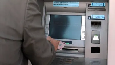 ȘMECHERIA de la bancomat! Vom avea comisionul la vedere din martie 2015, dar...