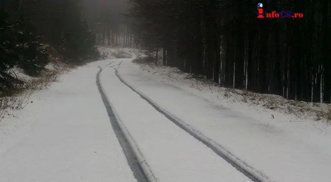 NINSORI ABUNDENTE şi drumuri acoperite de ZĂPADĂ, în ţară