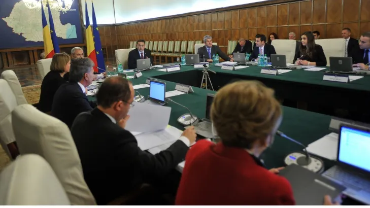 REMANIERE. Ponta, miniştrilor: Staţi liniştiţi! Dacă vă apare numele, poate aveţi duşmani