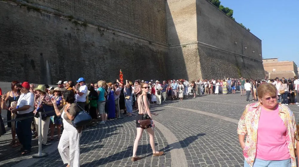 ALEGERI PREZIDENTIALE 2014. SURPRIZĂ - Cine a vrut să voteze la urna românilor de la Roma