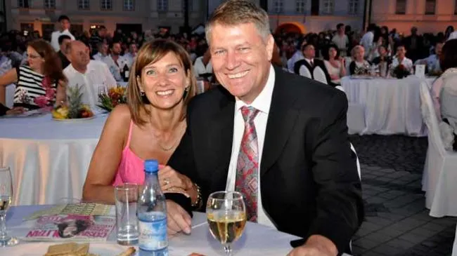 Euronews, despre primirea făcută soției lui Klaus Iohannis, la liceul din Sibiu