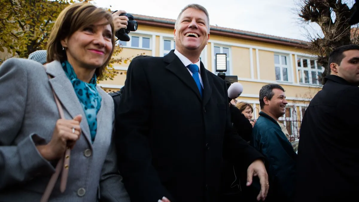 Klaus Iohannis a sărbătorit VICTORIA în ALEGERI cu o PETRECERE INTIMĂ, la Sibiu - VIDEO