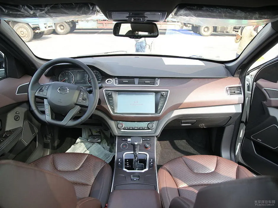 O nouă chinezărie: Cum arată clona chinezească a Range Rover Evoque