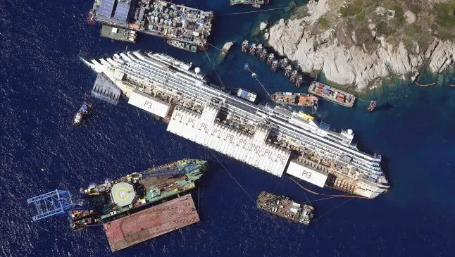 ALARMĂ pe mare - Două nave s-au ciocnit în Portul Constanţa!