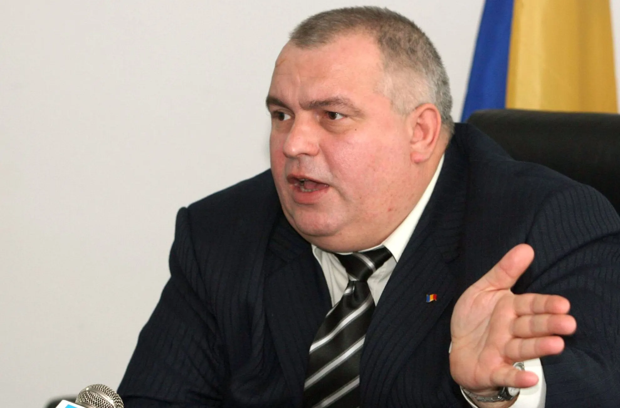 Un nou mandat de arestare pe numele lui Nicuşor Constantinescu 