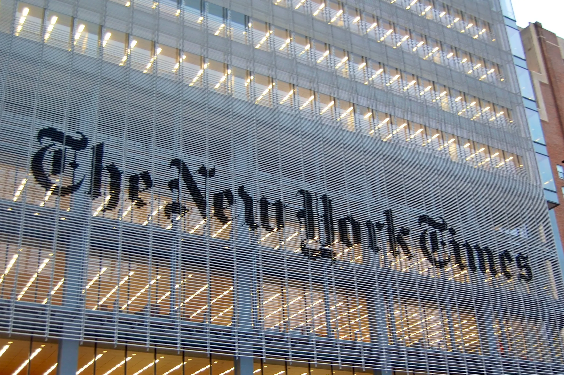 New York Times a scris despre scandalul ”Băsescu: Ponta, fost ofițer acoperit SIE”
