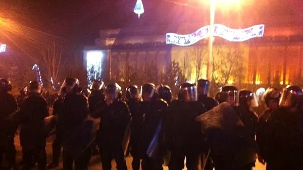 800 de bucureșteni au cerut demisia lui Ponta. La sediul ACL: Nu vă bucurați, că voi urmați!