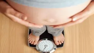Cât de mult trebuie să se îngraşe o femeie în timpul sarcinii