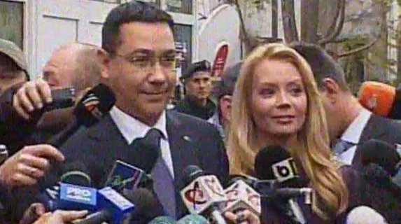 REZULTATE ALEGERI PREZIDENŢIALE 2014. PONTA, ŞOC în ziua votului. Daciana a furat startul