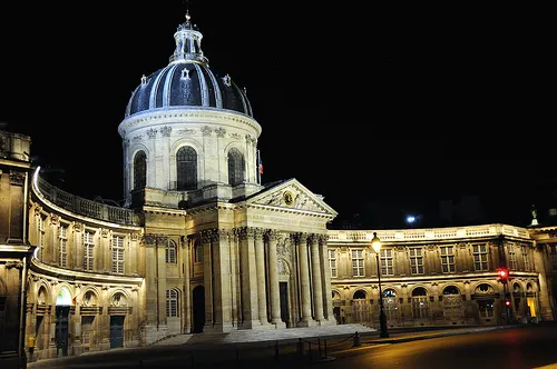 Un român va fi premiat de Academia Franceză