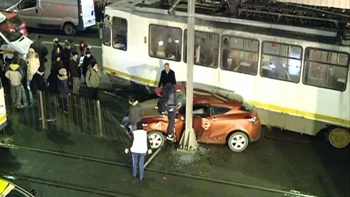 ACCIDENT TERIBIL în Capitală, în Pasajul Victoriei - VIDEO