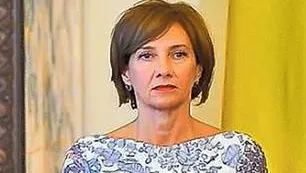 De NERECUNOSCUT! Cum ARĂTA Carmen Iohannis în COPILĂRIE