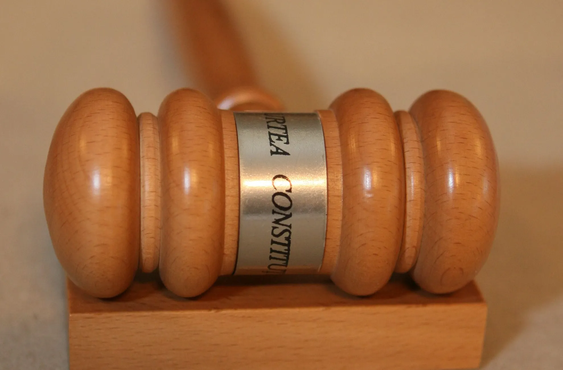 CCR: Controlul judiciar, NECONSTITUŢIONAL 