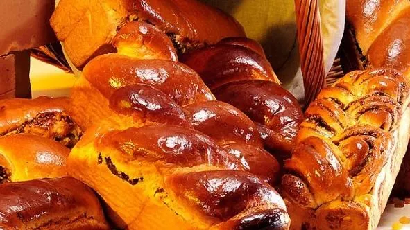 Cozonac cu nucă şi cacao