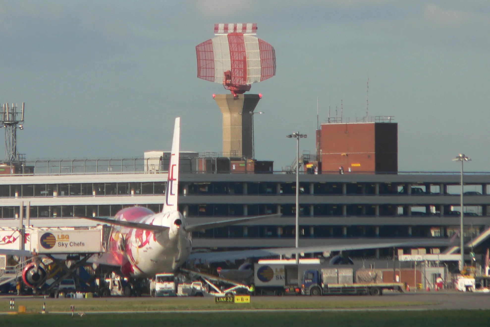 ALERTĂ: Aproximativ 38 de curse aeriene, anulate sâmbătă pe aeroportul londonez Heathrow