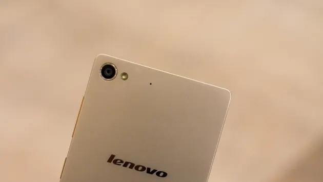 Telefonul ăsta stă DESCHIS 46 de zile. UITĂ DE ÎNCĂRCĂTOR!