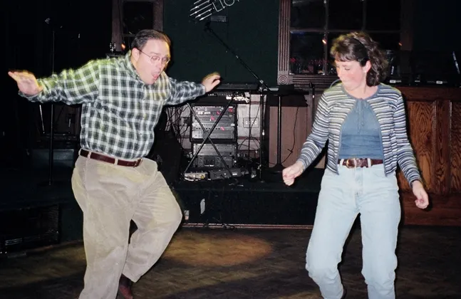 BANCUL ZILEI.  Se duce unu' la o tipă și o întreabă...