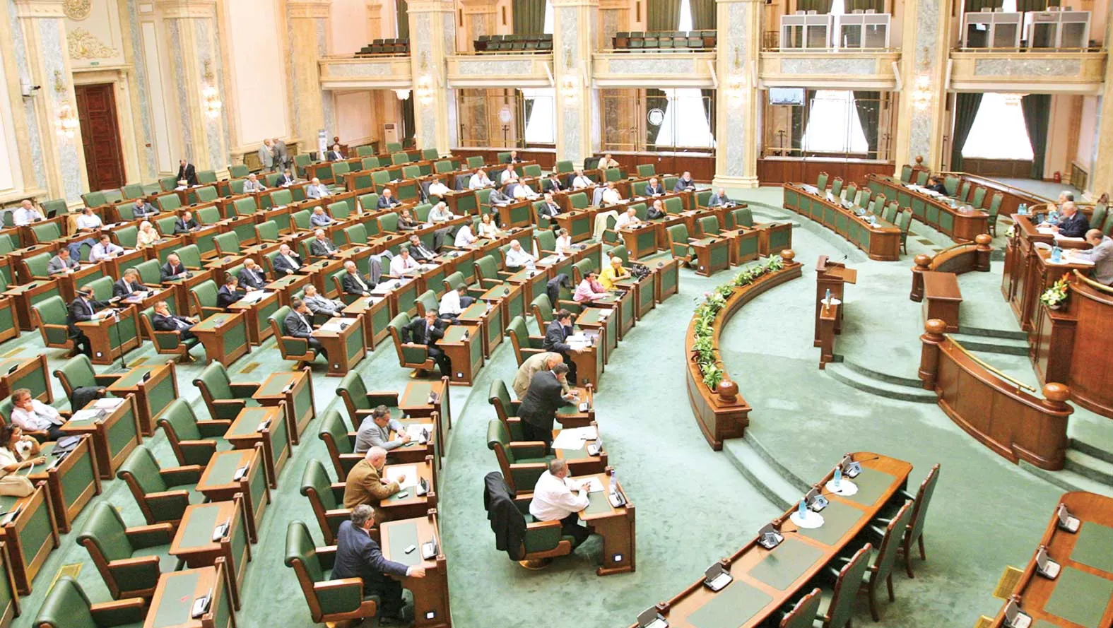 Senatul a votat legea de aprobare a ordonanței de urgență a primarilor traseiști