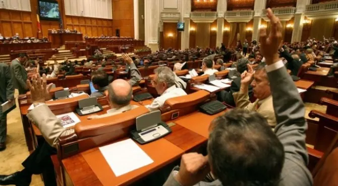 Parlamentarii PSD au votat rămânerea la guvernare. Singura abținere i-a aparținut lui Miron Mitrea