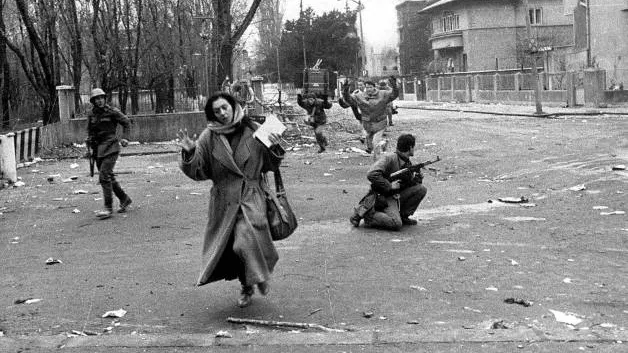 25 DE ANI DE LA REVOLUŢIE: Mii de oameni încă aşteaptă soluţionarea dosarului Revoluţiei