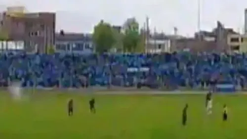 Scenă ŞOCANTĂ pe terenul de fotbal: Un jucător a fost lovit de TRĂSNET
