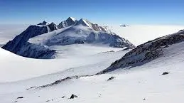 REUŞITA unui alpinist clujean. A cucerit Vârful Vinson, cel mai înalt din Antarctica