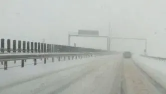 MARTOR OCULAR. NINGE PUTERNIC. Utilajele nu au ajuns pe autostradă