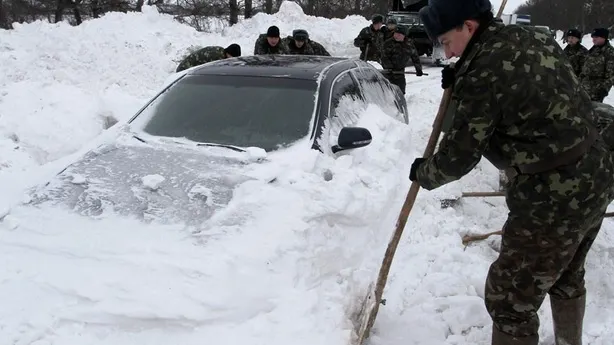 CAPITALA TROIENELOR. Cum se circulă în BUCUREŞTI: 48 de autoturisme, AVARIATE