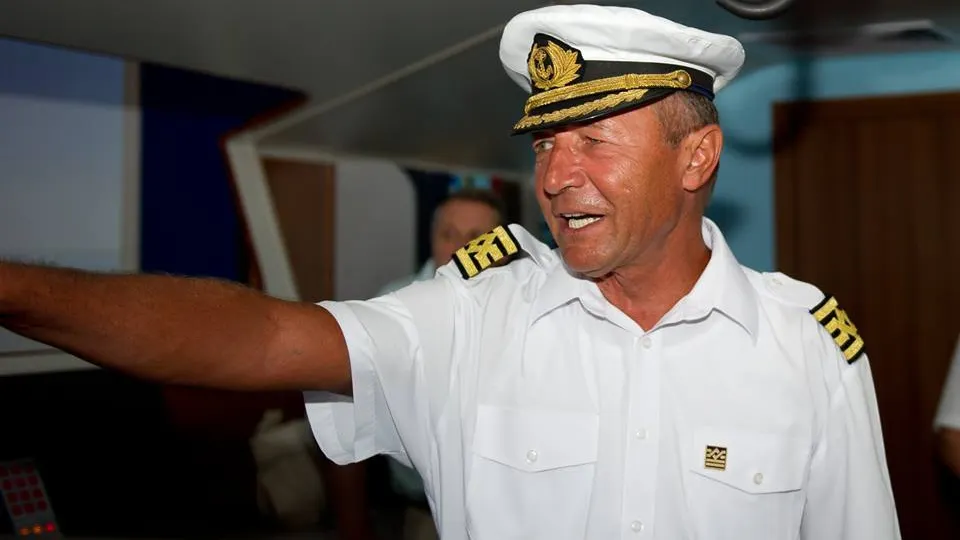 Traian Băsescu, anunţ de ultimă oră pe Facebook: "Pentru cei care vor să înjure..."