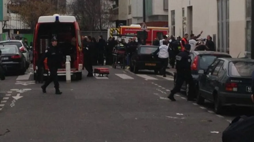 ATAC ARMAT la sediul ziarului CHARLIE HEBDO :12 persoane AU MURIT