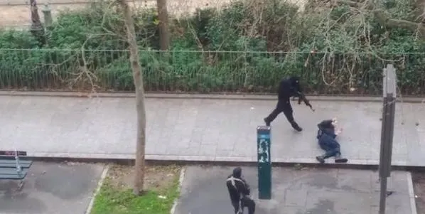 Strigătul atacatorilor după atacul asupra redacţiei Charlie Hebdo: "L-am răzbunat pe PROFET!"