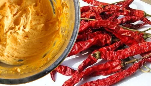 Crema de ARDEI IUTE, remediul miraculos care te scapa în 15 de minute de DURERILE de SPATE