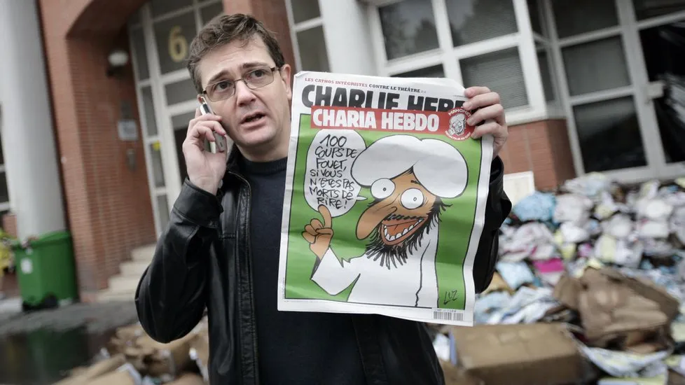 Directorul ziarului Charlie Hebdo: Prefer să mor în picioare, decât să trăiesc în genunchi