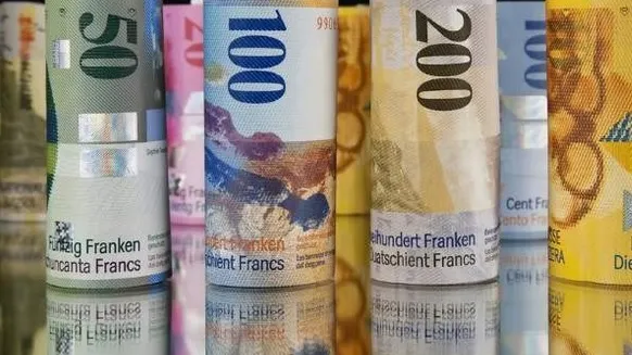 Criza francului elvețian, discuții amânate. Comisia de Buget-Finanțe, fără cvorum