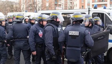Poliția franceză o caută pe Hayat Boumeddiene, după ce Al-Qaida a amenințat cu noi atacuri