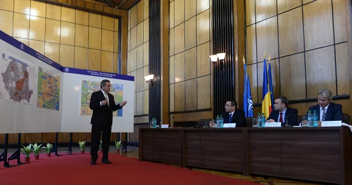 Ponta şi Ioan Rus şi-au aruncat replici ironice pe tema construcţiei de autostrăzi