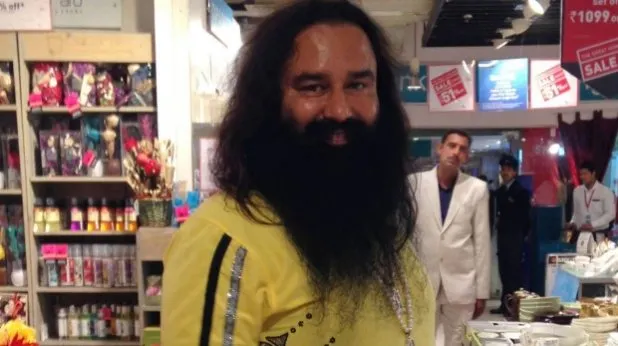 Un guru a convins 400 de bărbați să facă un gest şocant pentru a fi mai aproape de Dumnezeu!