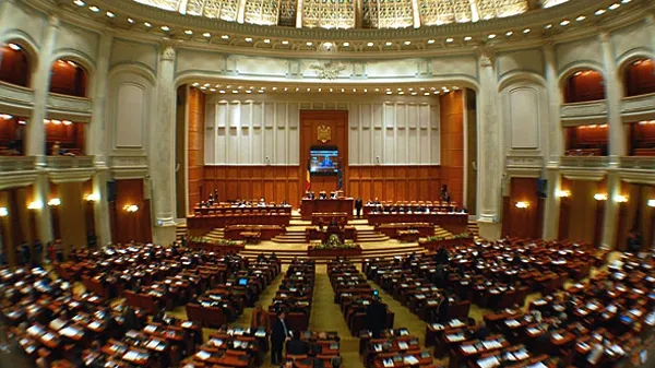 Comisia juridică a Camerei: Aleșii locali care au trecut la alte partide nu-și vor pierde mandatele