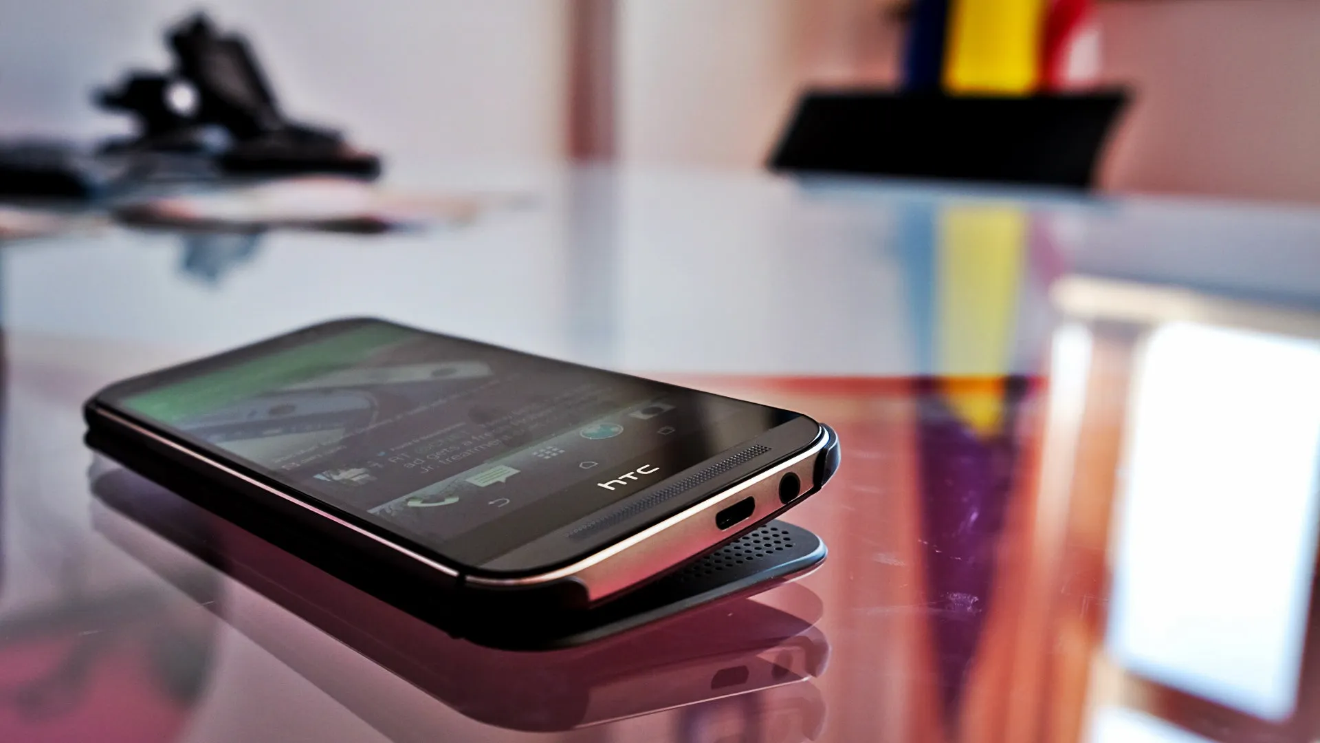 Cel mai puternic telefon HTC spulberă orice iPhone! Au făcut un gadget senzațional!