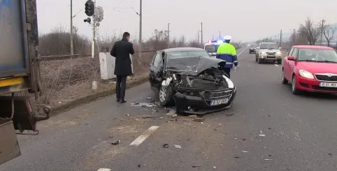 Accident teribil, la intrarea în Dej. Trei maşini, făcute praf
