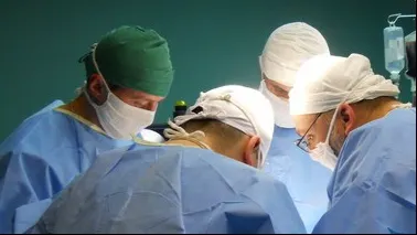 Cum arată un fost pompier american care a beneficiat de cel mai extins transplant de față din lume