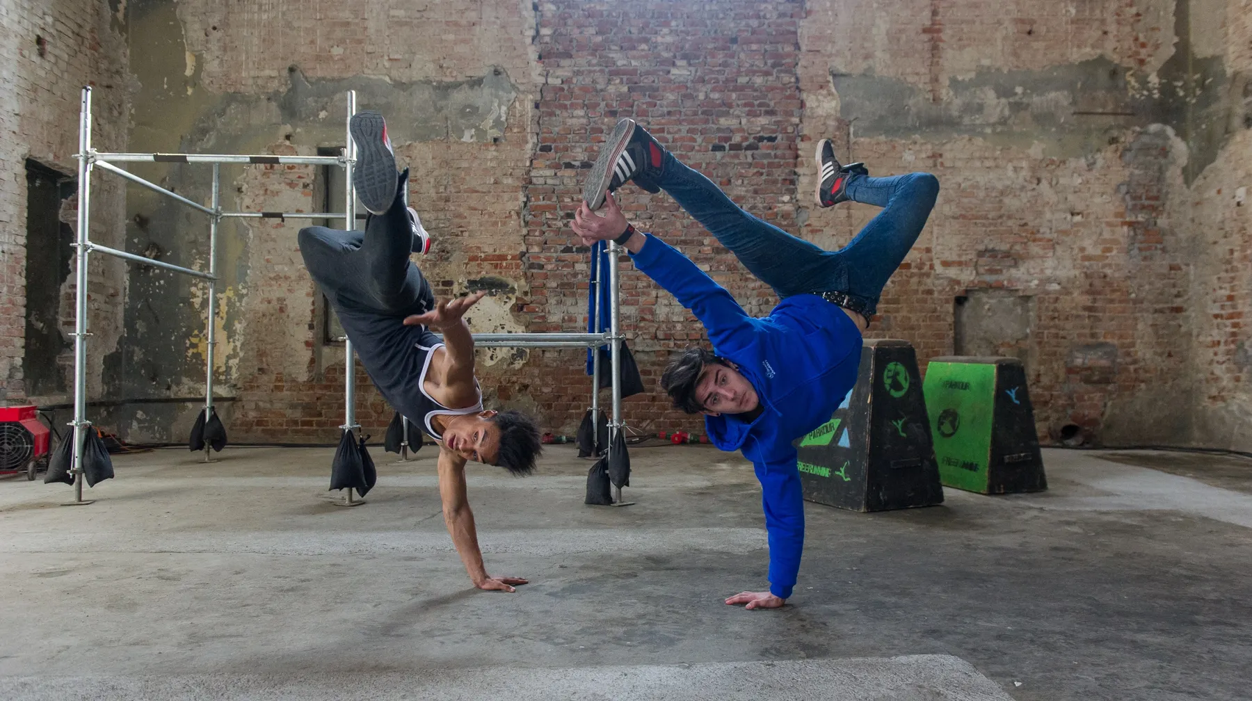 România intră în modă: parkour şi freerunning, practicate de tot mai mulţi tineri
