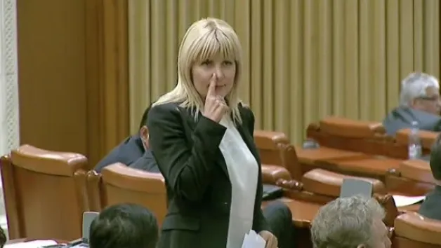Ruxandra Dragomir: Știu ce înseamnă gestul făcut cu degetul de Elena Udrea