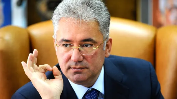 Adriean Videanu a anunțat că îl va da în judecată pe Gabriel Sandu, pentru dosarul Microsoft