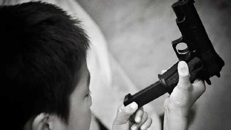 Mai întâi şi-a ucis fratele de şase ani. Ce a făcut apoi adolescentul care a îngrozit ţara