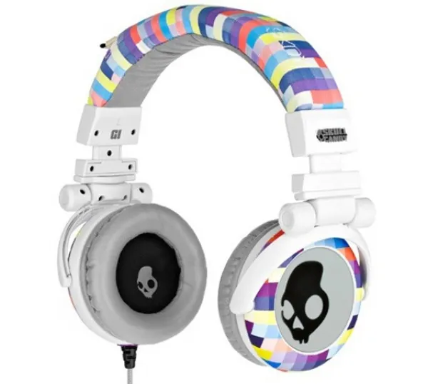 Se lanseaza celebrele căști audi “SkullcandyCrusher” în România