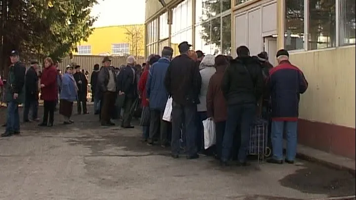 Coadă la alimentele de la Uniunea Europeană