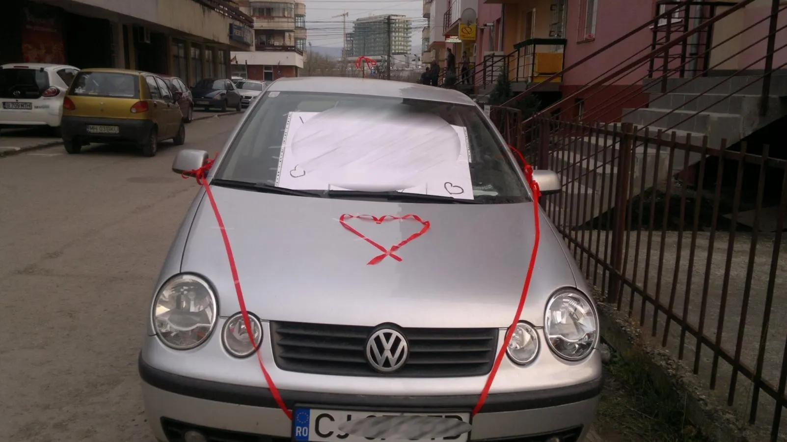 Gestul inedit prin care o tânără din Cluj şi-a cerut prietenul de soţ. Răspuns pe măsură al acestuia