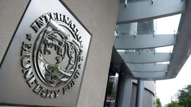 Codul Fiscal, criticat de FMI: Dimensiunea reducerilor de taxe trebuie reanalizată cu atenție 